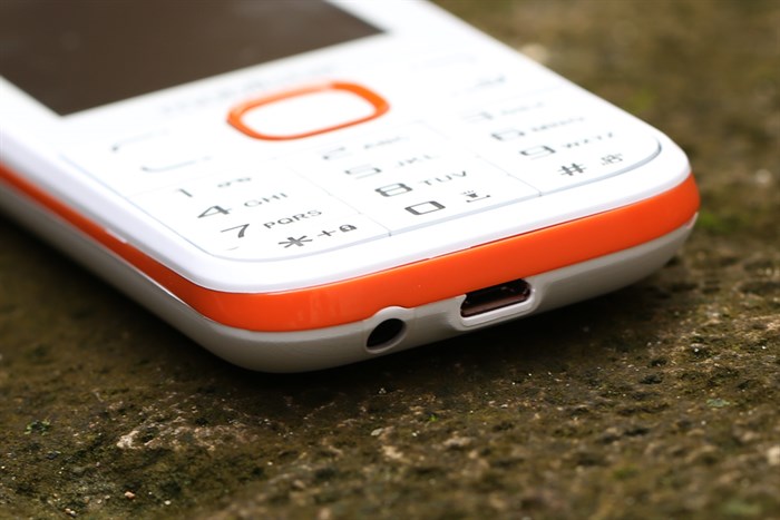 Điện thoại Mobiistar B248 Màu Trắng - Cam