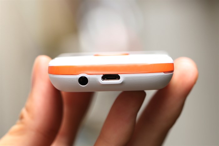 Điện thoại Mobiistar B248 Màu Trắng - Cam