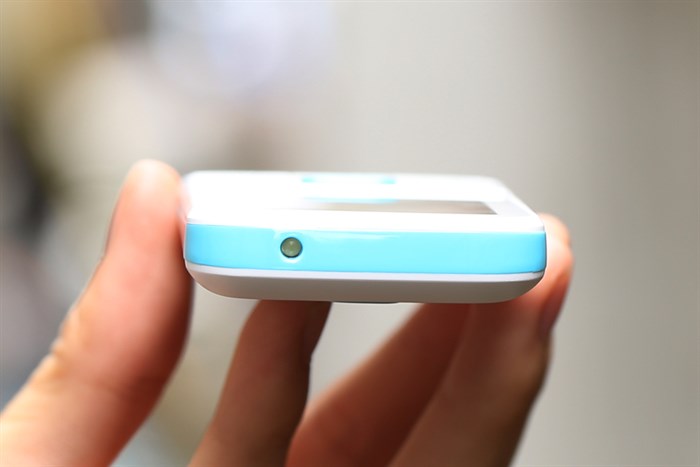 Điện thoại Mobiistar B248 Màu Trắng - Xanh