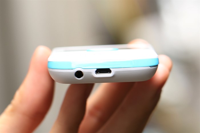 Điện thoại Mobiistar B248 Màu Trắng - Xanh