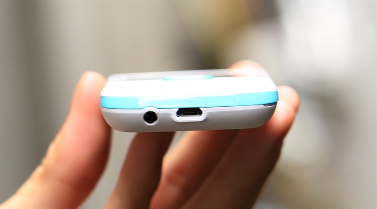 Điện thoại Mobiistar B248 Màu Trắng - Xanh