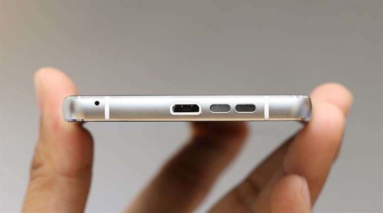 Điện thoại Q Edgy