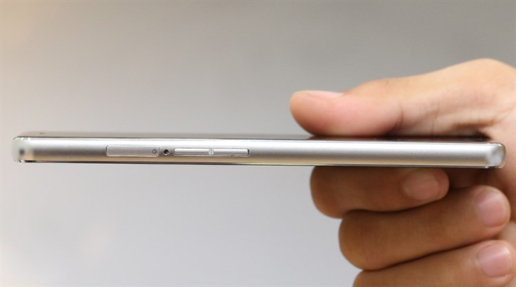 Điện thoại Q Edgy