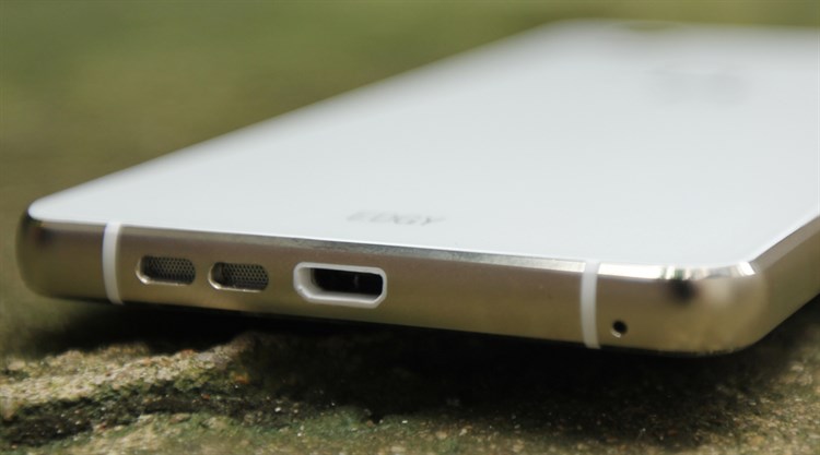 Điện thoại Q Edgy