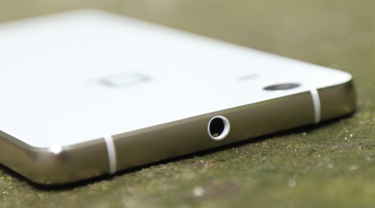 Điện thoại Q Edgy