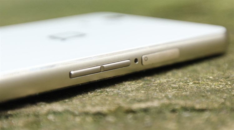 Điện thoại Q Edgy