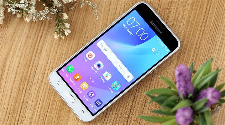 Điện thoại Samsung Galaxy J3 LTE Màu Trắng
