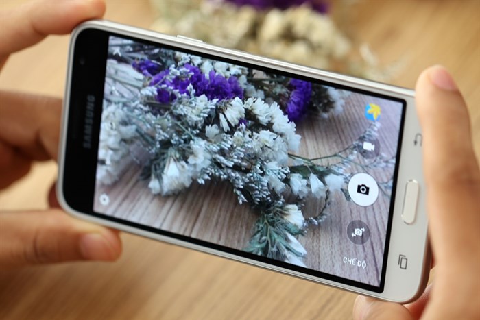 Điện thoại Samsung Galaxy J3 LTE Màu Trắng