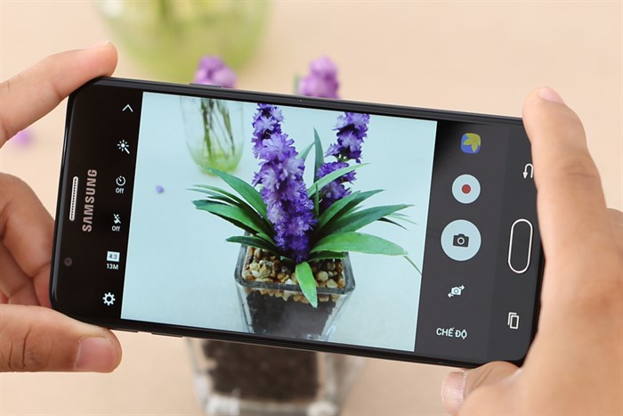 Điện thoại Samsung Galaxy J7 Prime