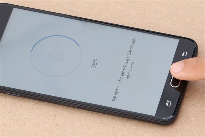 Điện thoại Samsung Galaxy J7 Prime