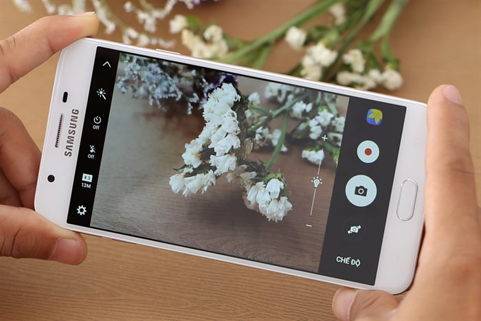 Điện thoại Samsung Galaxy J7 Prime