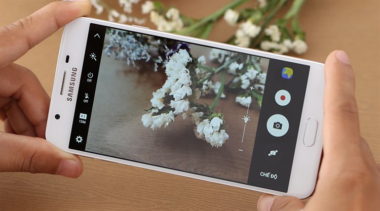 Điện thoại Samsung Galaxy J7 Prime