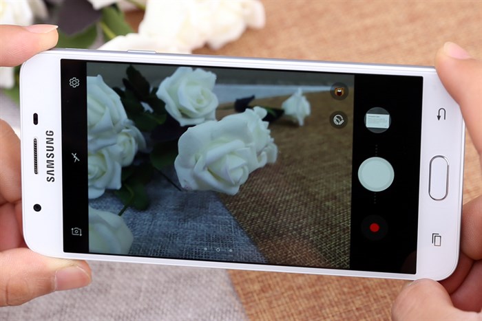 Điện thoại Samsung Galaxy J7 Prime