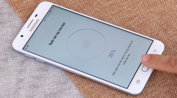 Điện thoại Samsung Galaxy J7 Prime