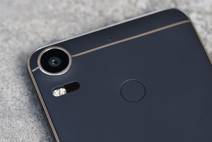 Điện thoại HTC Desire 10 Pro