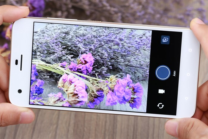 Điện thoại HTC Desire 10 Pro