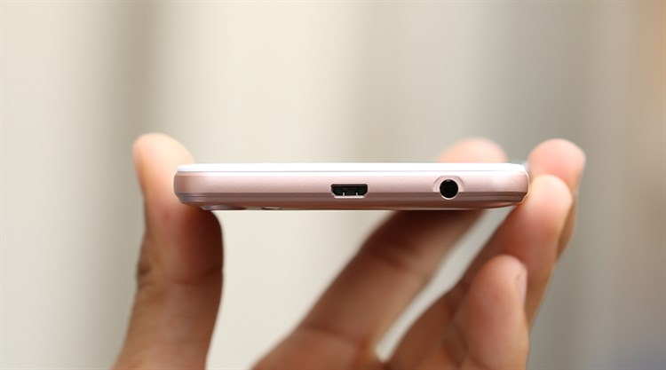 Điện thoại Mobell Nova i4