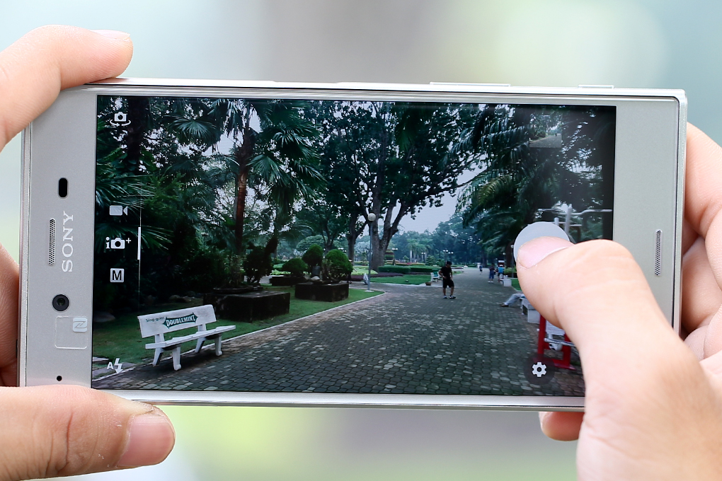 Điện thoại Sony Xperia XZ