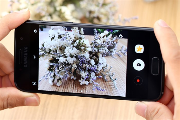 Điện thoại Samsung Galaxy A3 2017