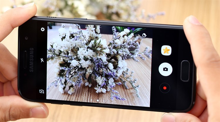 Điện thoại Samsung Galaxy A3 (2017)