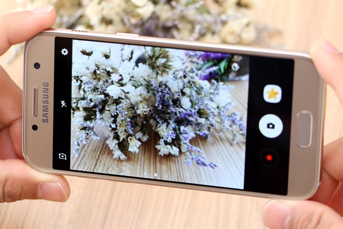 Điện thoại Samsung Galaxy A3 2017