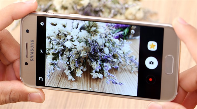 Điện thoại Samsung Galaxy A3 (2017)
