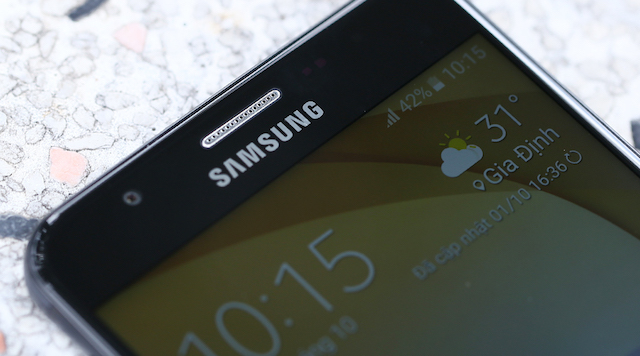 Samsung Galaxy J5 Prime - Cạnh viền màn hình 2.5D tạo sự liền mạch cho máy