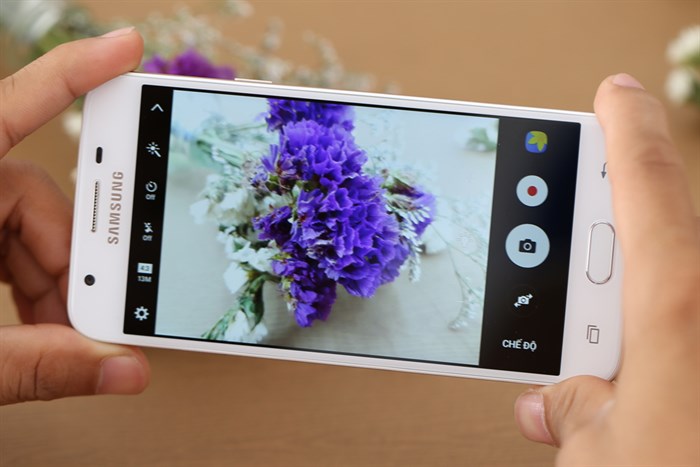 Điện thoại Samsung Galaxy J5 Prime