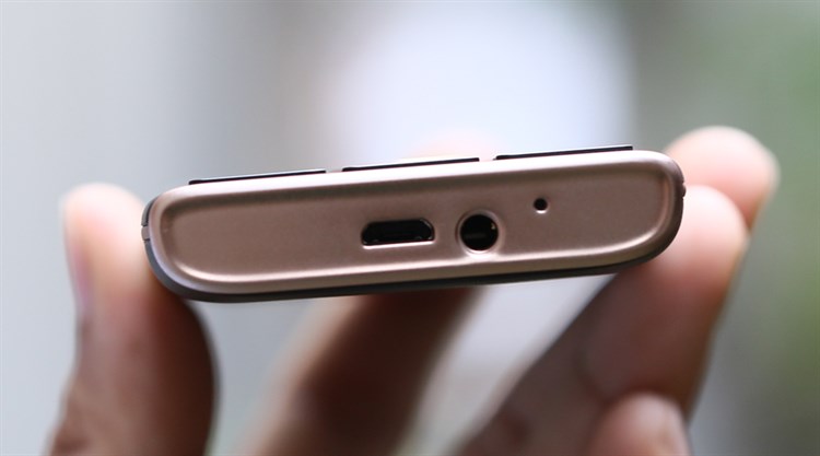 Điện thoại Mobell M589