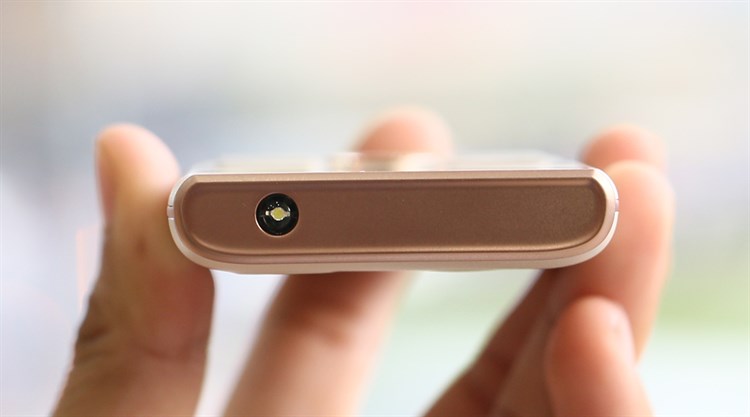 Điện thoại Mobell M589