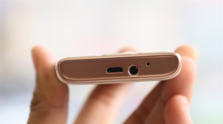 Điện thoại Mobell M589