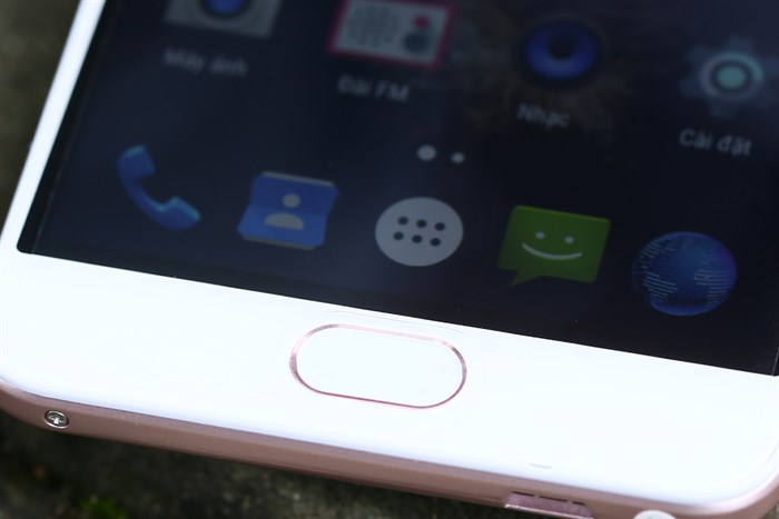 Điện thoại Mobell Nova i7