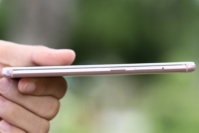 Điện thoại Mobell Nova i7