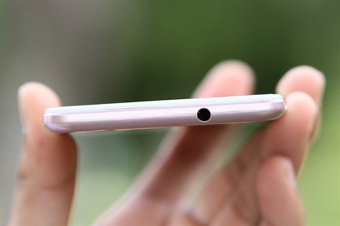 Điện thoại Mobell Nova i7