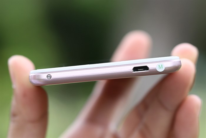 Điện thoại Mobell Nova i7