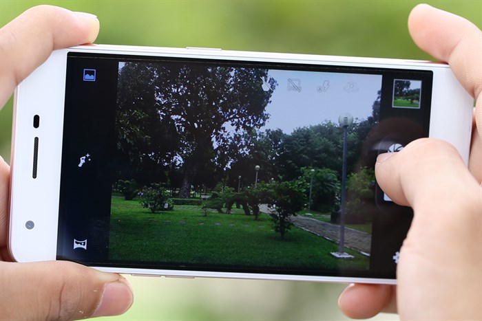 Điện thoại Mobell Nova i7