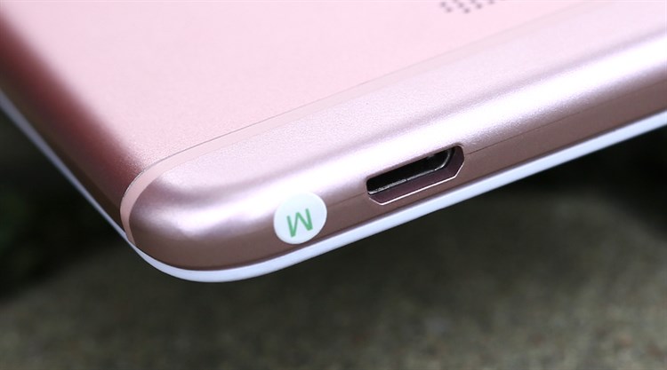 Điện thoại Mobell Nova i7