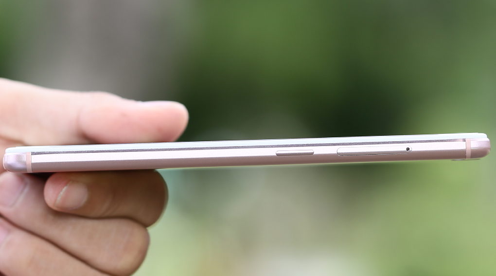 Điện thoại Mobell Nova i7