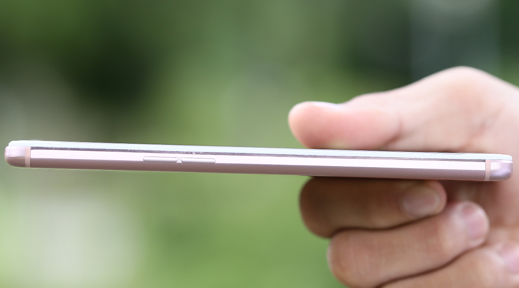 Điện thoại Mobell Nova i7