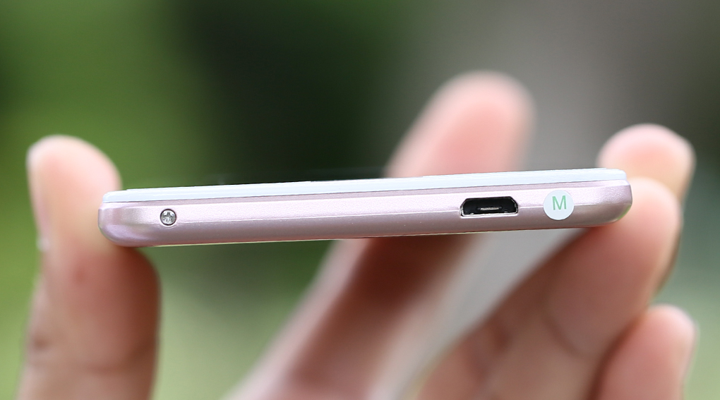 Điện thoại Mobell Nova i7