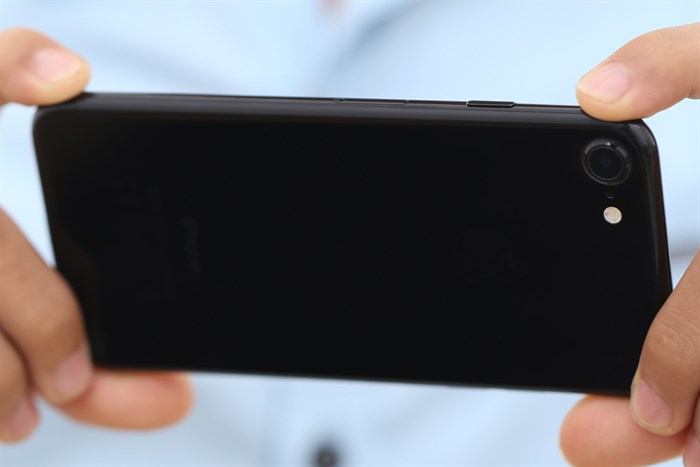 Điện thoại iPhone 7 128GB Màu Đen bóng