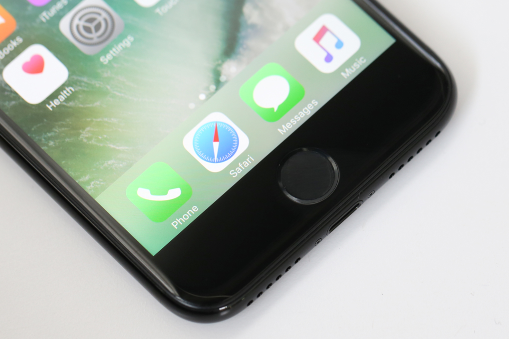 Điện thoại Apple iPhone 7 128 GB | Nút home cảm ứng lực lần đầu xuất hiện