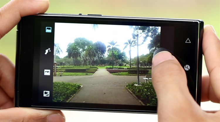 Điện thoại Freetel Musashi