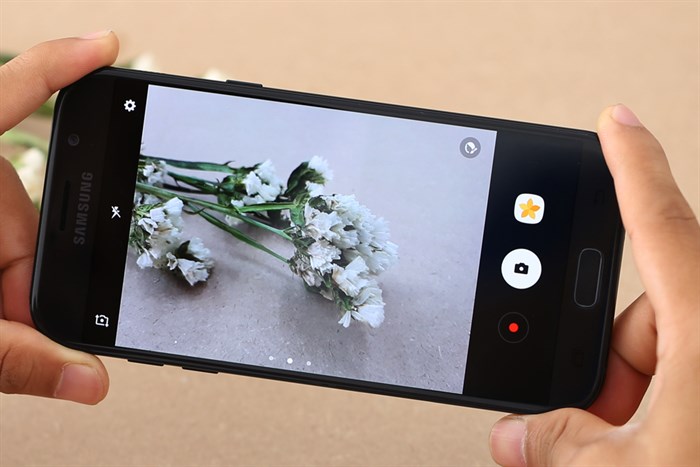 Điện thoại Samsung Galaxy A7 (2017)