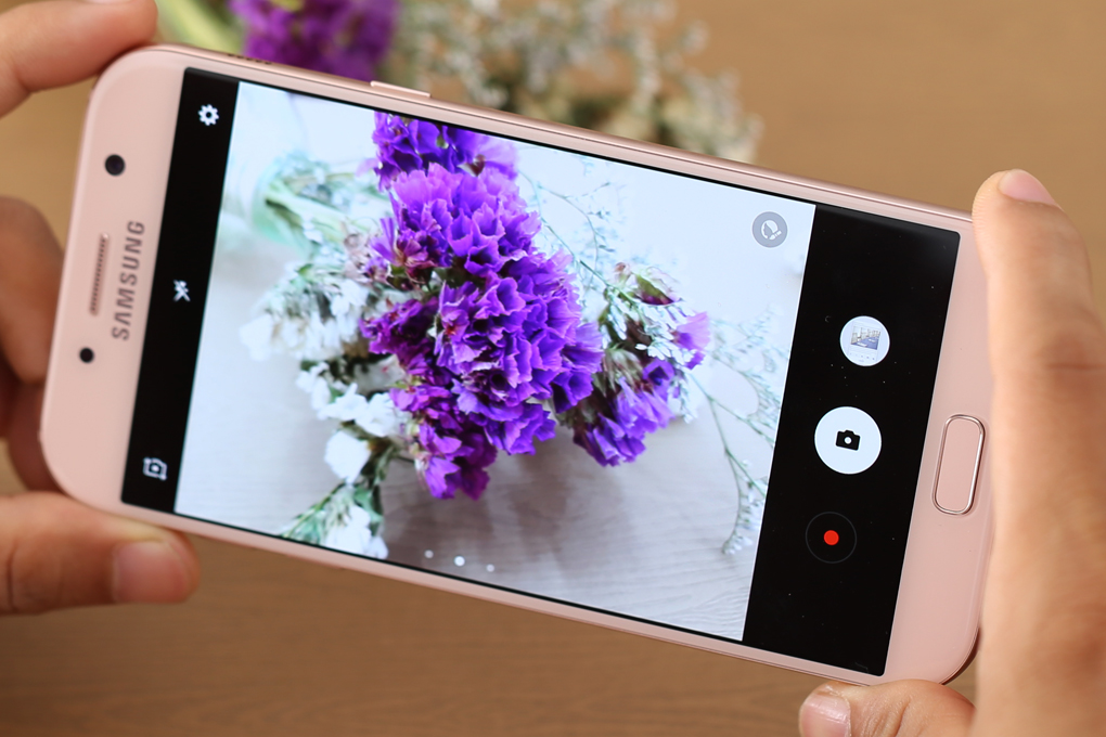 Điện thoại Samsung Galaxy A7 (2017)