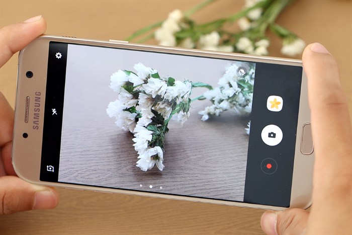 Điện thoại Samsung Galaxy A7 (2017)