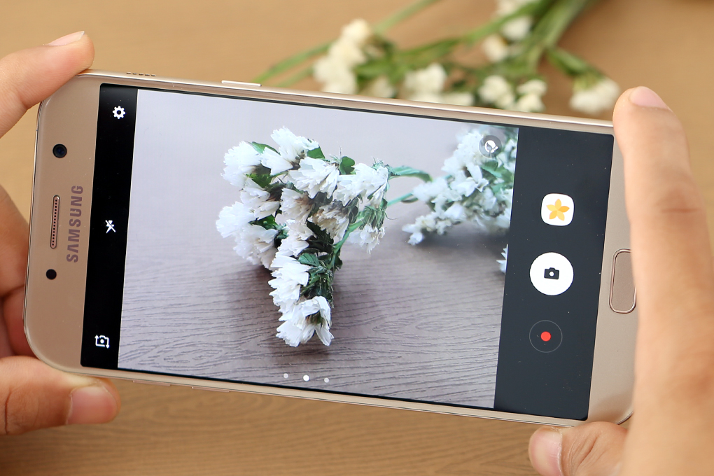 Điện thoại Samsung Galaxy A7 (2017)