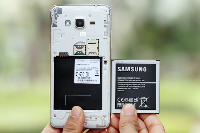 Viên pin trên điện thoại Samsung Galaxy J2 Prime