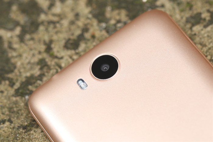 Điện thoại Mobell Nova S2 Màu Vàng đồng