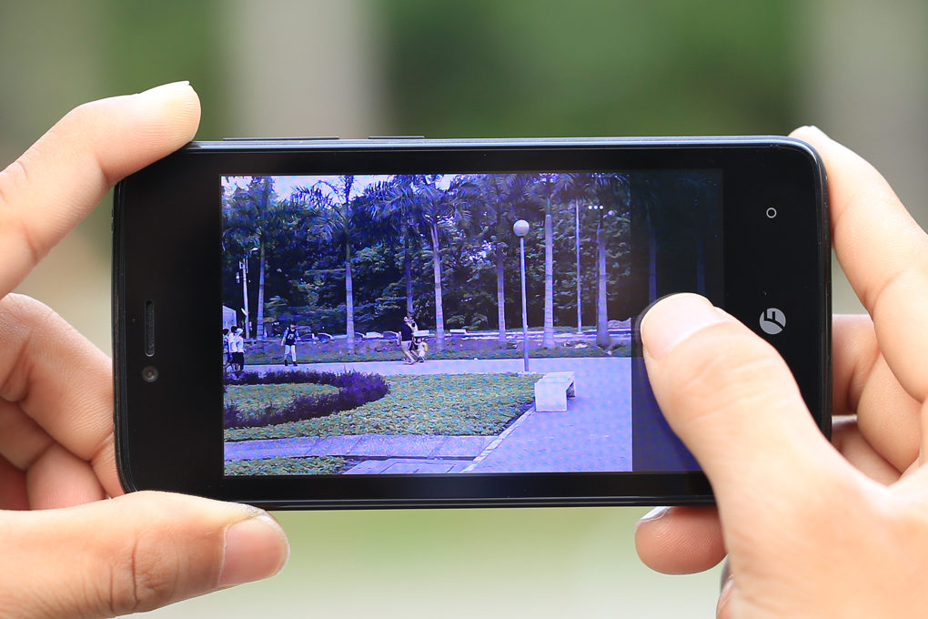 Trang bị đầy đủ 2 camera Trang bị đầy đủ 2 camera